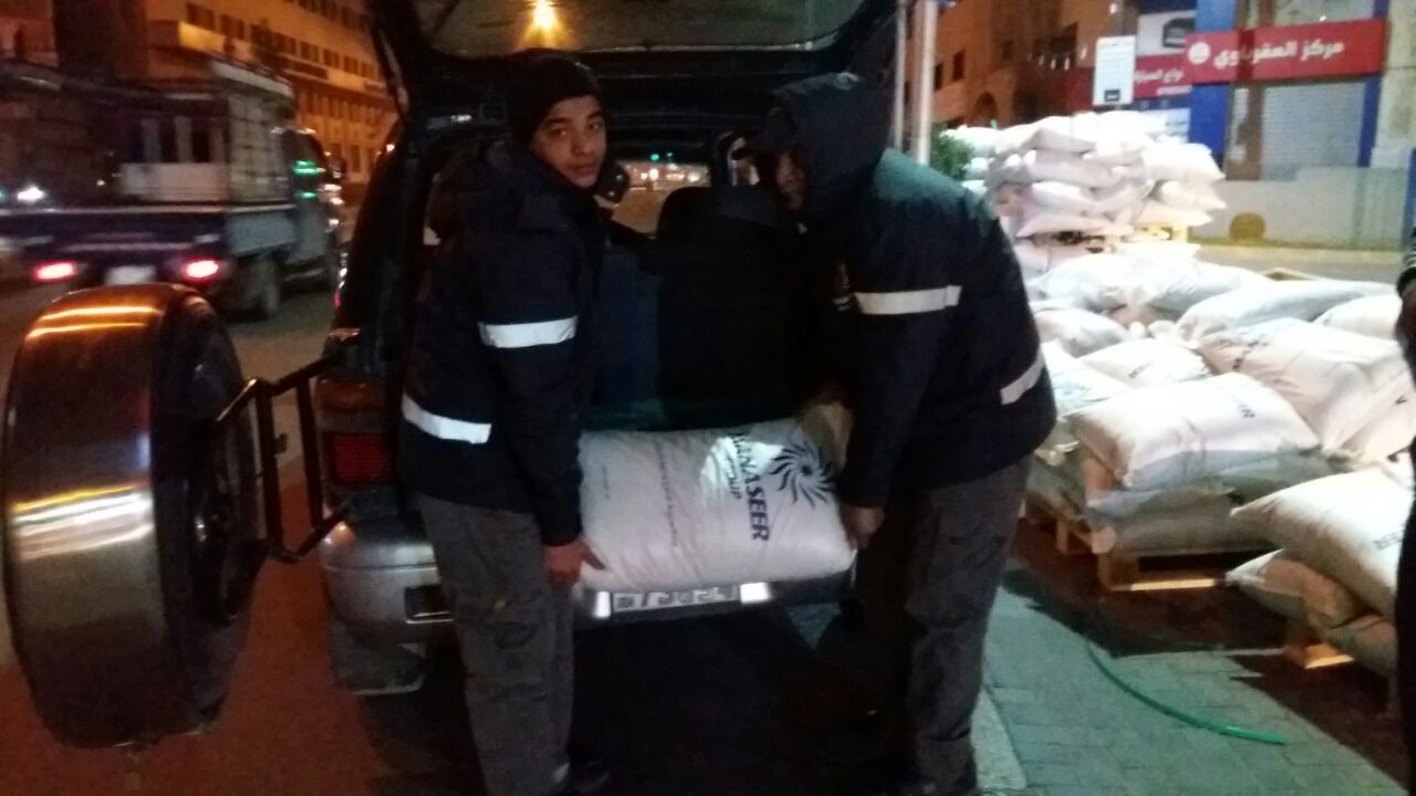 Manaseer Group Distributed Bags of Salt to Residents to Equip them to Deal with Snow